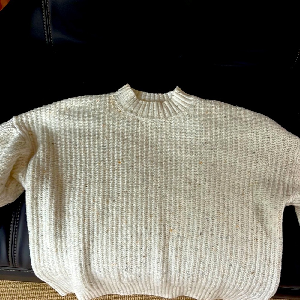 Old Navy cream sweater